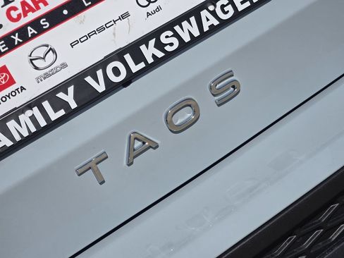 New 2026 Volkswagen Taos SE FWD image 9