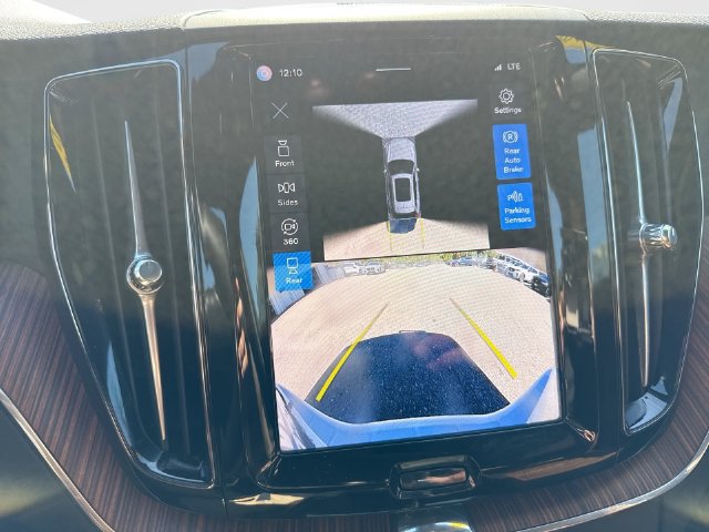 Certified 2025 Volvo XC60 T8 Plus w/ Protection Package Premier AWD/4WD image 28