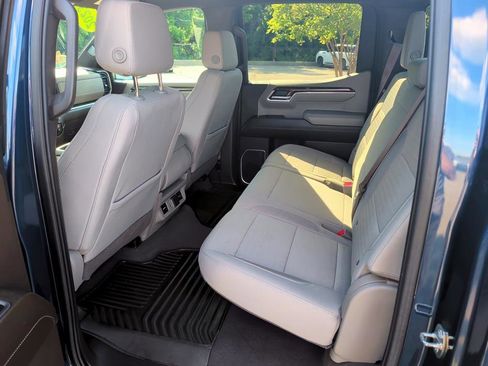 Used 2023 GMC Sierra 1500 SLE AWD/4WD image 9