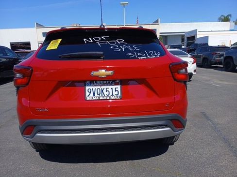 Used 2026 Chevrolet Trax LT w/ LT Convenience Package image 4
