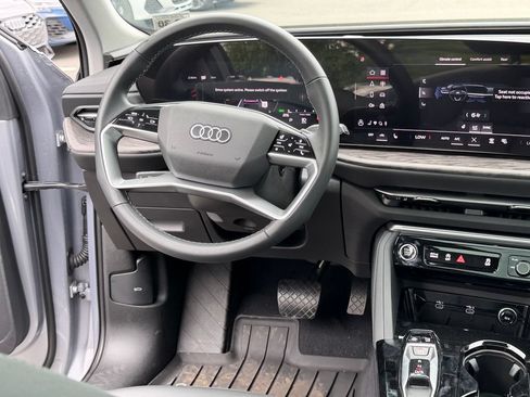 Used 2025 Audi Q5 Premium w/ Convenience Package AWD/4WD image 23
