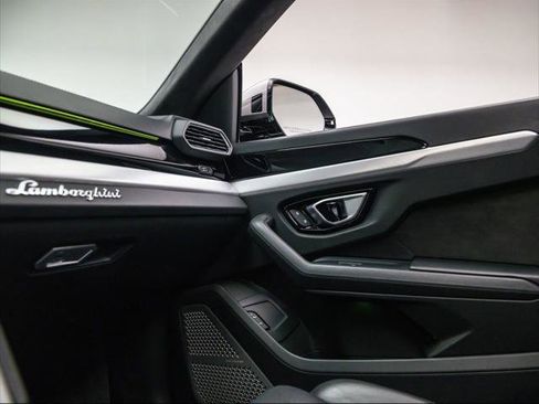 Used 2021 Lamborghini Urus image 35