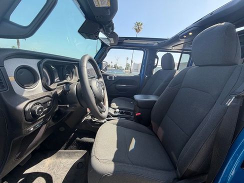 Used 2024 Jeep Wrangler Unlimited image 7