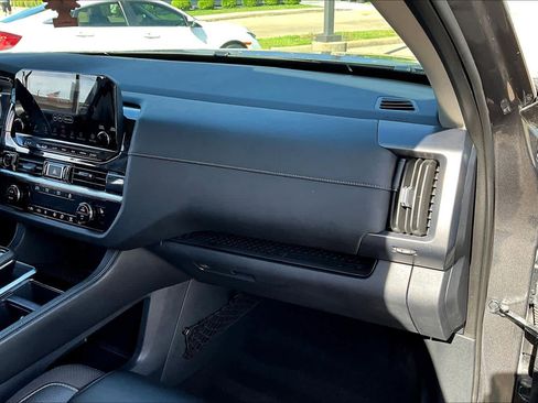 Used 2023 Nissan Pathfinder SL w/ SL Premium Package FWD image 17