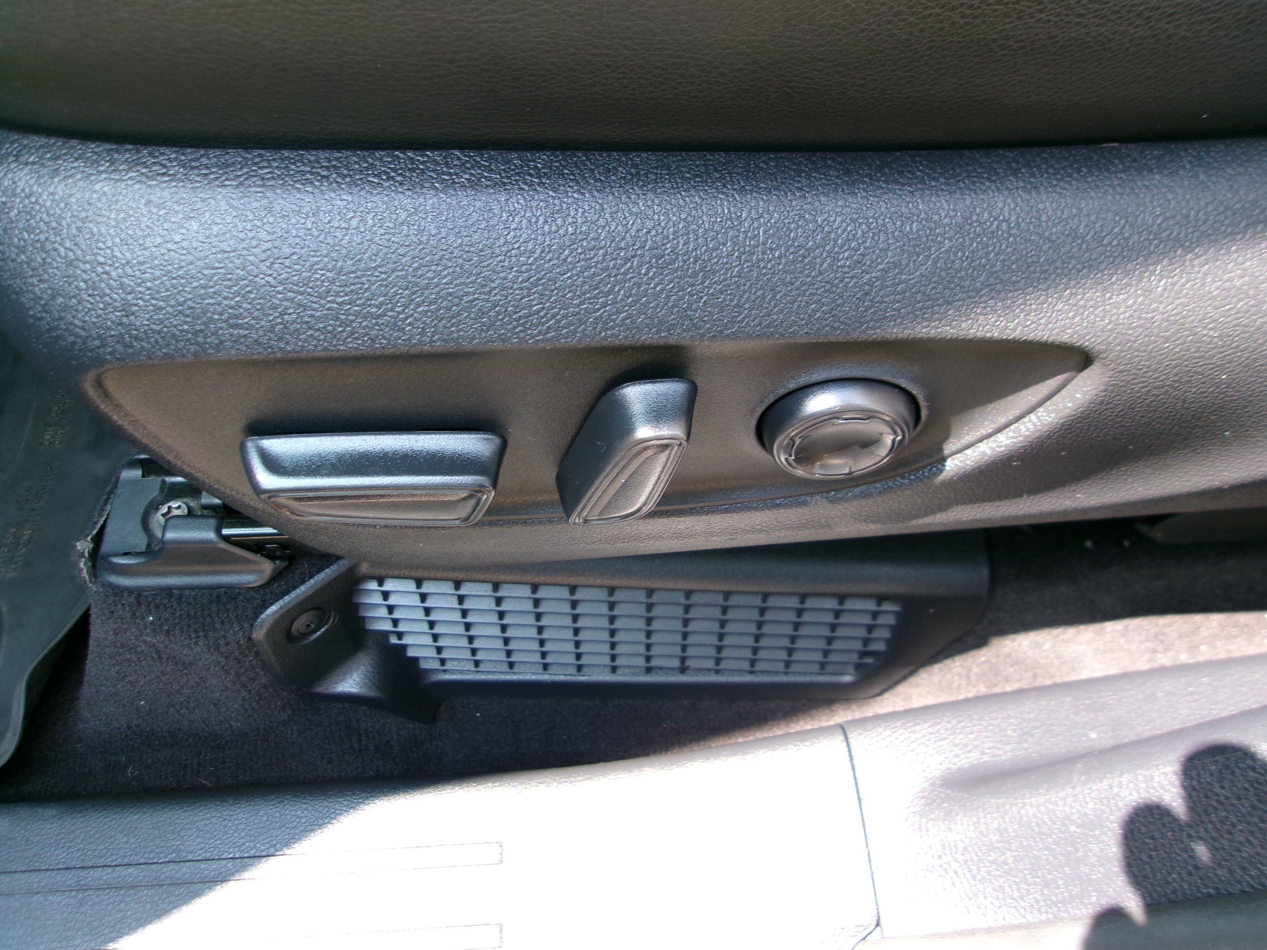 Used 2025 Toyota Sienna Limited AWD/4WD image 18