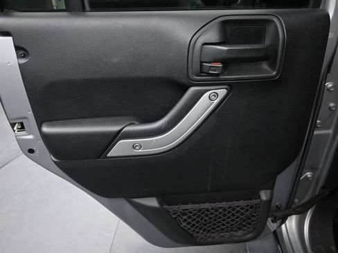 Used 2018 Jeep Wrangler Unlimited Sahara AWD/4WD image 16
