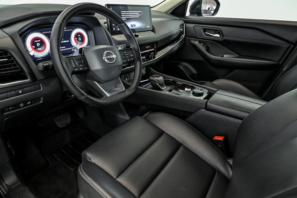 Used 2025 Nissan Rogue SL AWD/4WD image 11
