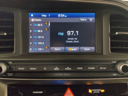 Used 2020 Hyundai Elantra SEL FWD image 25