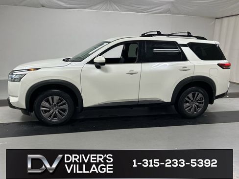 Used 2023 Nissan Pathfinder SV w/ Black Appearance Package AWD/4WD image 6