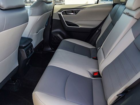 Used 2022 Toyota RAV4 XLE Premium image 22