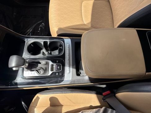 Used 2024 Kia Carnival EX FWD image 21