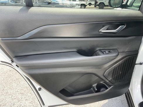 Used 2025 Jeep Grand Cherokee L Laredo w/ Luxury Tech Group I AWD/4WD image 13