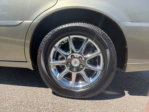 Used 2011 Cadillac DTS Luxury FWD image 30