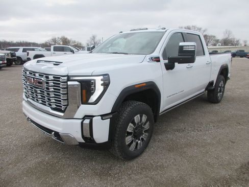 New 2026 GMC Sierra 3500 Denali w/ Denali Reserve Package AWD/4WD image 9
