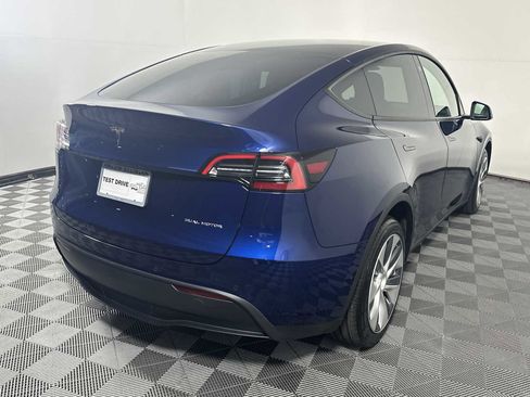 Used 2022 Tesla Model Y Long Range AWD/4WD image 7