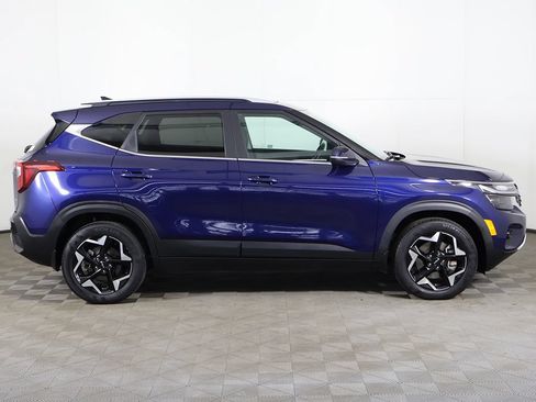 Used 2024 Kia Seltos EX AWD/4WD image 19