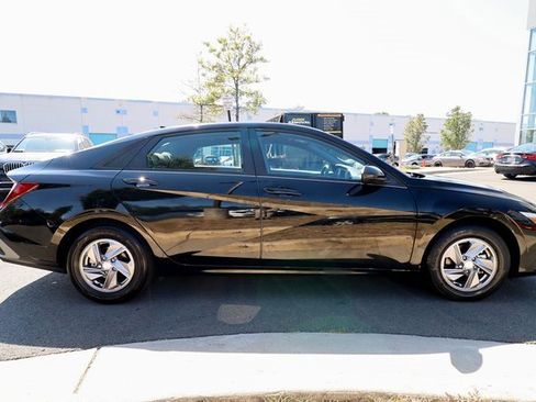 Used 2024 Hyundai Elantra SE image 18