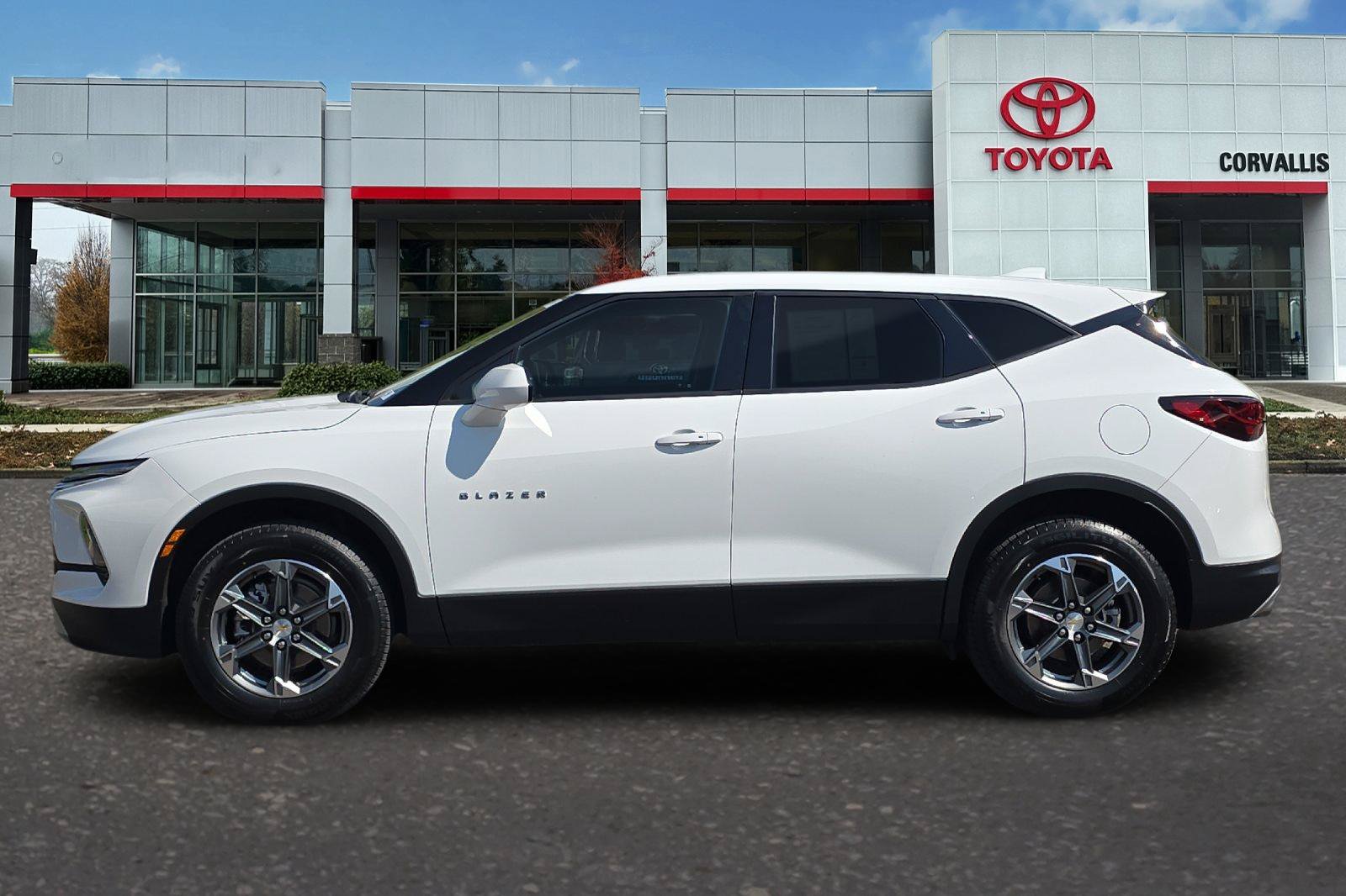 Used 2025 Chevrolet Blazer LT AWD/4WD image 7