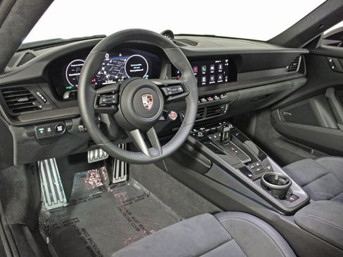 Used 2025 Porsche 911 Carrera GTS image 4