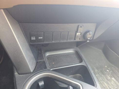 Used 2016 Toyota RAV4 XLE image 25