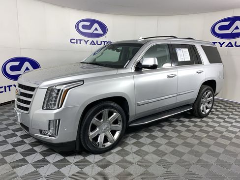 Used 2019 Cadillac Escalade Luxury image 7