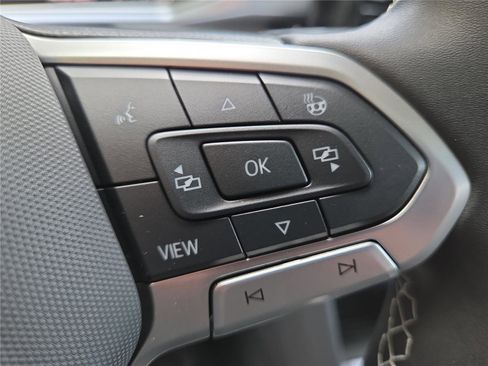 New 2025 Volkswagen Taos SE image 20