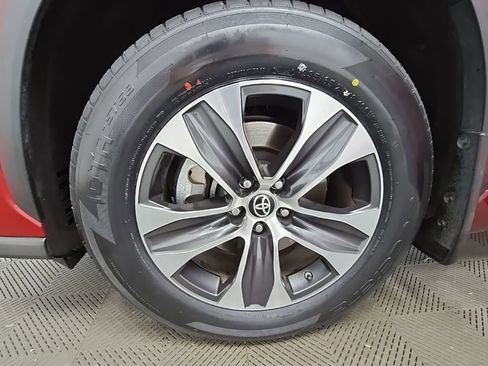 Used 2022 Toyota Highlander XLE image 47