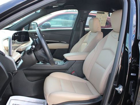Used 2024 Cadillac XT4 Luxury image 15