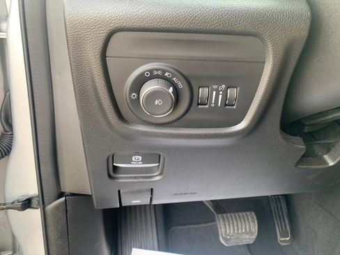 Used 2024 Jeep Grand Cherokee L Limited w/ Black Appearance Package image 33