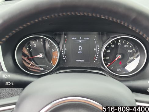 Used 2018 Jeep Compass Latitude AWD/4WD image 16