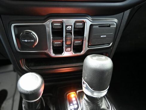 Used 2021 Jeep Wrangler Unlimited Sport image 19