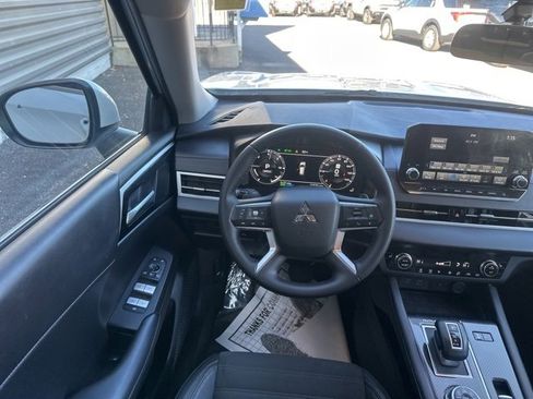Used 2023 Mitsubishi Outlander Ralliart image 26