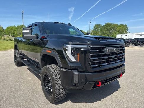 Used 2024 GMC Sierra 2500 AT4 w/ Technology Package AWD/4WD image 7