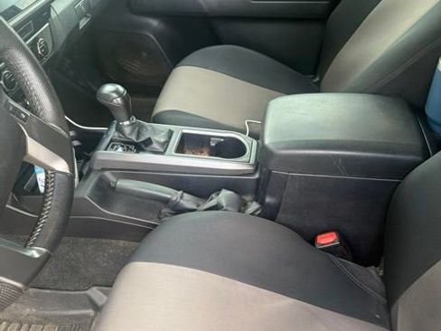 Used 2022 Toyota Tacoma TRD Off-Road AWD/4WD image 13