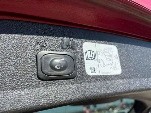 Used 2018 Ford Escape Titanium image 13