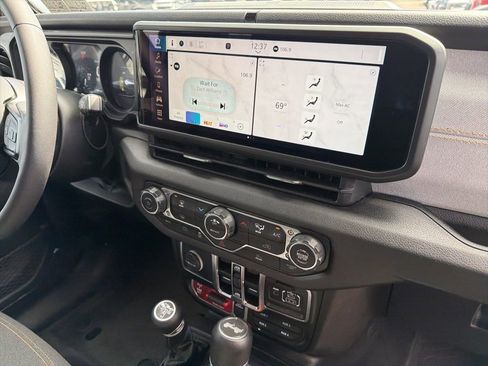 Certified 2025 Jeep Wrangler Willys 4xe image 14