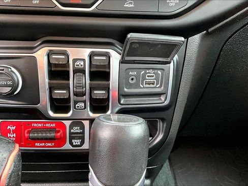 Used 2023 Jeep Gladiator Rubicon w/ LED Lighting Group AWD/4WD image 18