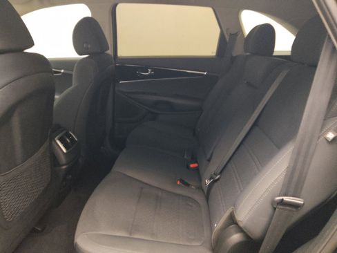 Used 2019 Kia Sorento FWD image 18