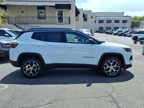 Used 2024 Jeep Compass Limited w/ Sun and Sound Group AWD/4WD image 4