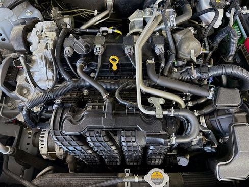 Used 2024 Nissan Altima 2.5 SR FWD image 39