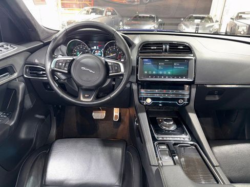 Used 2019 Jaguar F-PACE S image 17