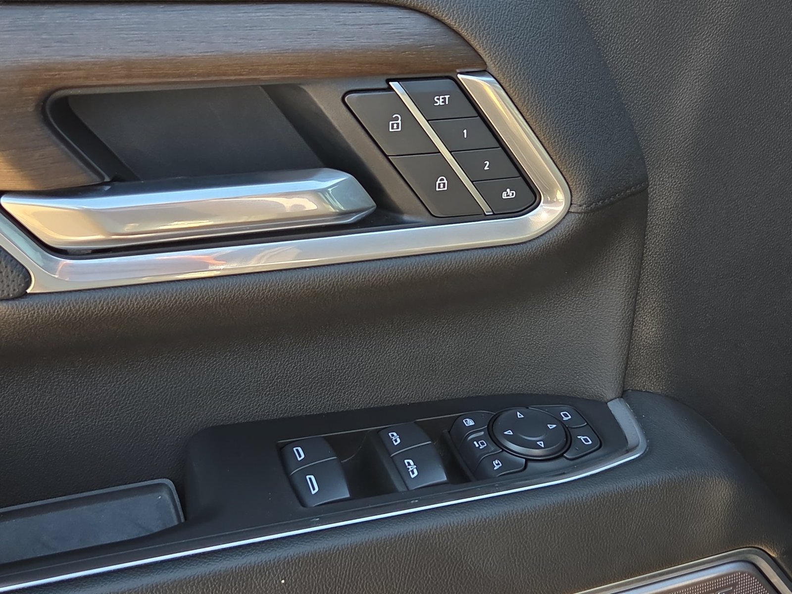 Used 2025 Chevrolet Silverado 3500 High Country w/ High Country Premium Package AWD/4WD image 24