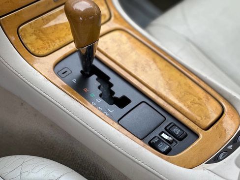 Used 2002 Lexus SC 430 Convertible image 16