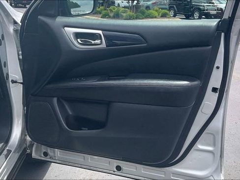 Used 2018 Nissan Pathfinder SV FWD image 24