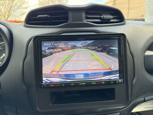 Used 2017 Jeep Renegade Latitude w/ Cold Weather Group image 33