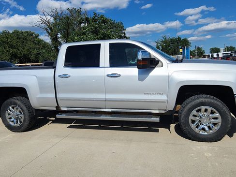 Used 2016 Chevrolet Silverado 2500 LT w/ LT Convenience Package AWD/4WD image 4