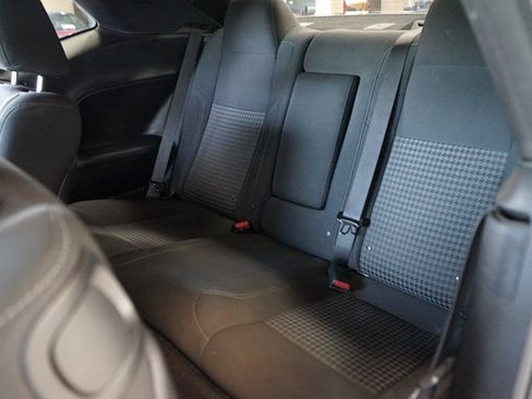 Used 2019 Dodge Challenger SXT image 39