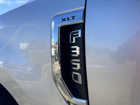 Used 2019 Ford F350 XLT w/ Camper Package AWD/4WD image 6