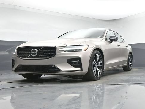 Used 2024 Volvo S60 B5 Plus w/ Climate Package FWD image 13