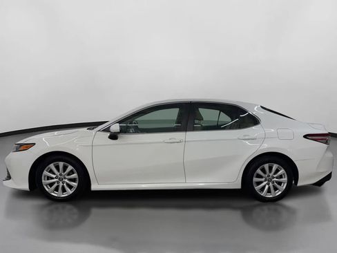 Used 2018 Toyota Camry LE FWD image 5
